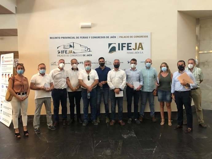 Alcaldes del PP de la provincia de Jaén en el Consejo de Alcaldes y Alcaldesas.