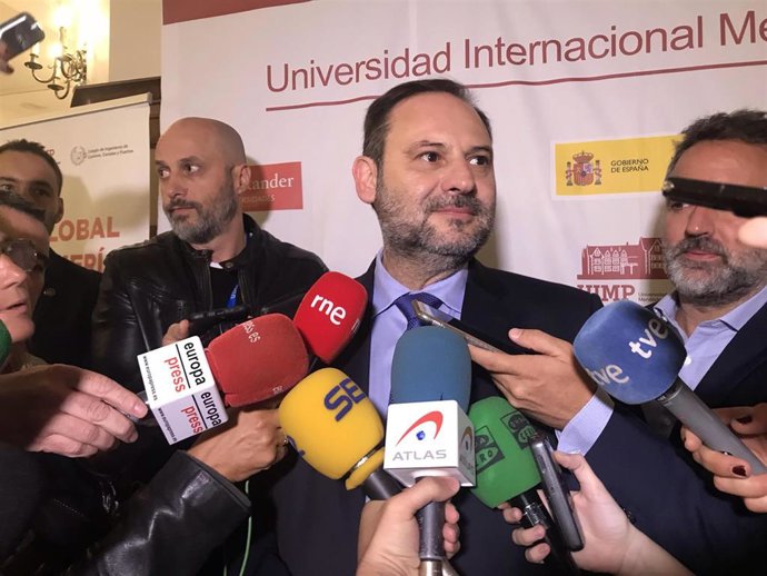 El ministro de Fomento, José Luis Ábalos, en la UIMP