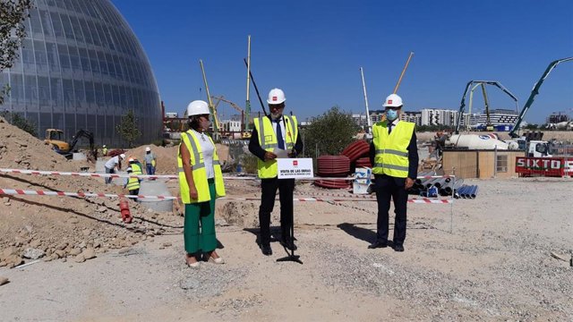 Enrique López visita las obras en el Instituto de Medicina Legal de la Comunidad de Madrid