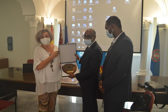 La rectora de la Universidad Politécnica de Cartagena (UPCT), Beatriz Miguel, recibe al embajador de Mauritania en España, Boubacar Kane