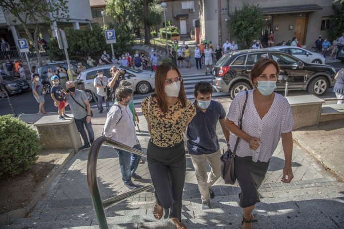 Portavoces de Más Madrid visitan un centro de atención primaria en el sur de la capital.