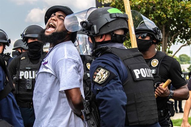 Uno de los manifestantes detenidos durante las protestas contra la brutalidad policial en EEUU.
