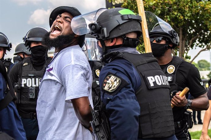 Uno de los manifestantes detenidos durante las protestas contra la brutalidad policial en EEUU. 