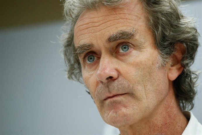 Cvirs.- Simón defiende abrir colegios e insta a regularizar los permisos para pa