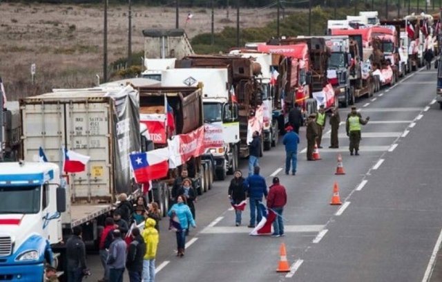 Imagen de archivo de camioneros en Chile.