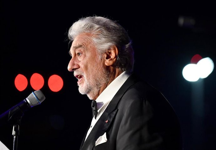 Plácido Domingo responde a las declaraciones "lesivas" de la soprano Luz del Alb
