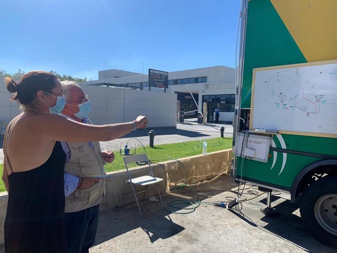 La secretaria general del PP-A, Loles López, realiza una visita al Puesto de Mando Avanzado dispositivo del Infoca que combate el incendio activo