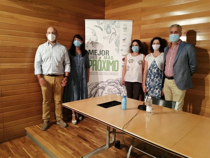 El secretario general de ARAG-ASAJA, Igor Fonseca, presenta la iniciativa 'Mejor cuanto más próximo', en el marco de acciones para la promoción de la venta directa de productos agrarios.