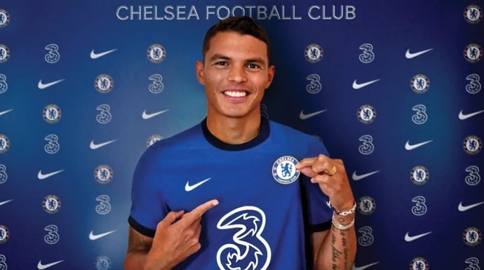 Fútbol.- Thiago Silva firma por una temporada con el Chelsea