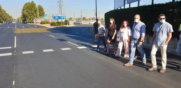 Encarnación Aguilar comprueba las obras en la avda. Juan Pablo II