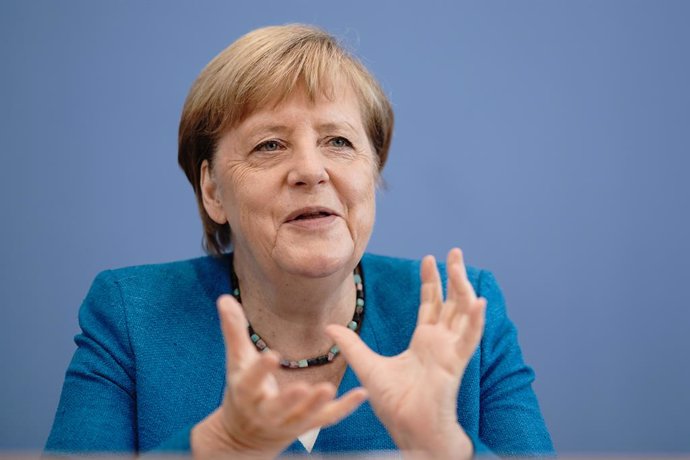 Coronavirus.- Merkel advierte de tiempos difíciles y defiende que los niños no p