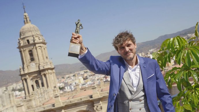 El actor Salva Reina recibe el Premio Talento Andaluz de Canal Sur en el Festival de Málaga