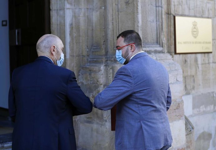 Juan Cofiño y Adrián Barbón