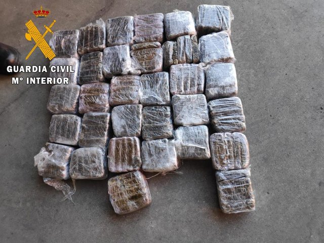 Droga oculta en el interior del vehículo en los accesos a la ciudad de Salamanca.