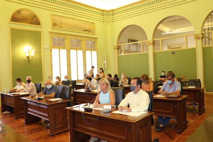 La diputada del PP Núria Riera interviniendo en la Diputación Permanente este viernes.