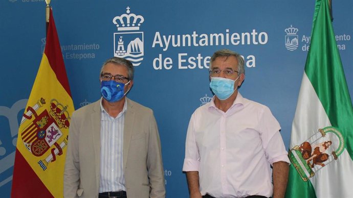 Francisco Salado, presidente de la Diputación de Málaga, y José María García Urbano, alcalde de Estepona