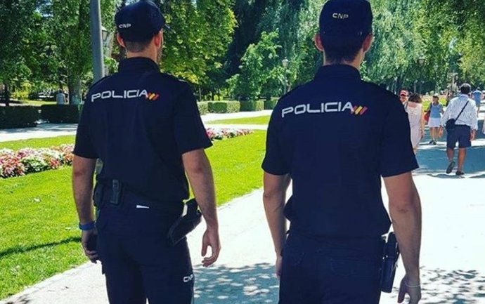 Agentes de Policía Nacional