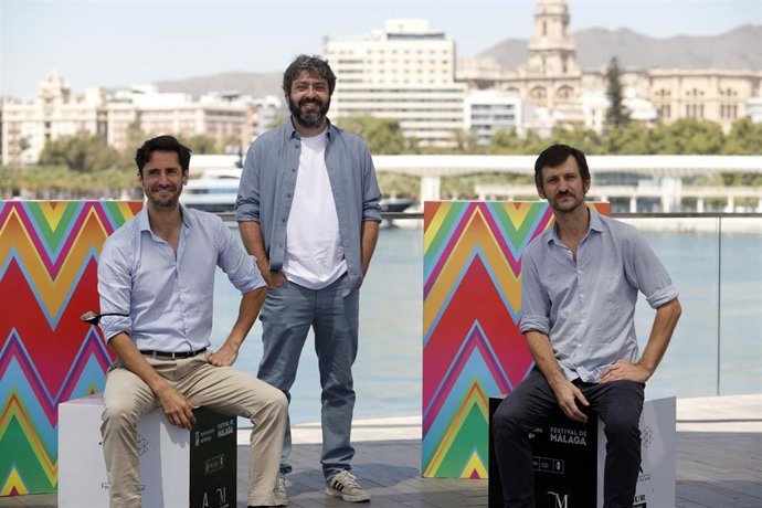 Photocall "Los Europeos" con el director, Víctor García León (c) y los actores Raúl Arévalo (d) y Juan Diego Botto (i), que participan Sección oficial fuera de concurso en el 23 Festival de Málaga, (Andalucía, España), a 28 de agosto de 2020.