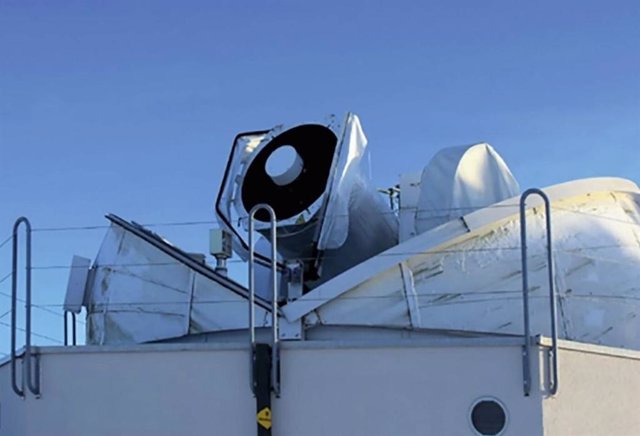 El telescopio de astrometría y láser de Zimmerwald ZIMLAT en Zimmerwald, que se utiliza para medir distancias a objetos de desechos espaciales