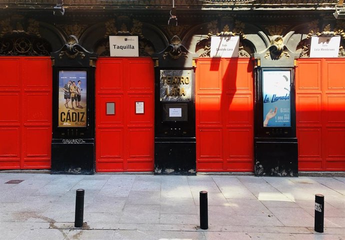 Entrada del Teatro Lara en Madrid