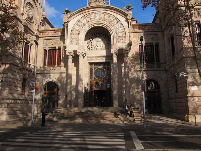 Faana del Palau de Justícia, seu del Tribunal Superior de Justícia de Catalunya (TSJC) i de l'Audincia de Barcelona