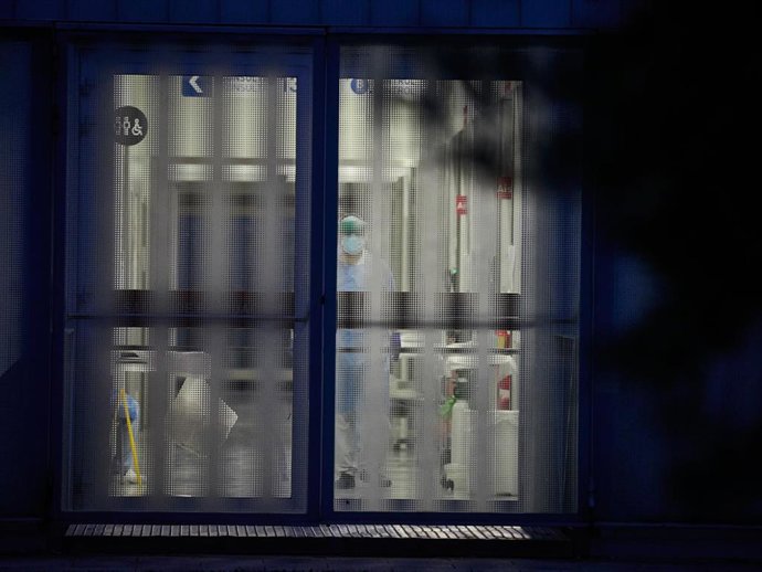Interior del edificio de Urgencias del Complejo Hospitalario de Navarra durante la pandemia de Covid-19.
