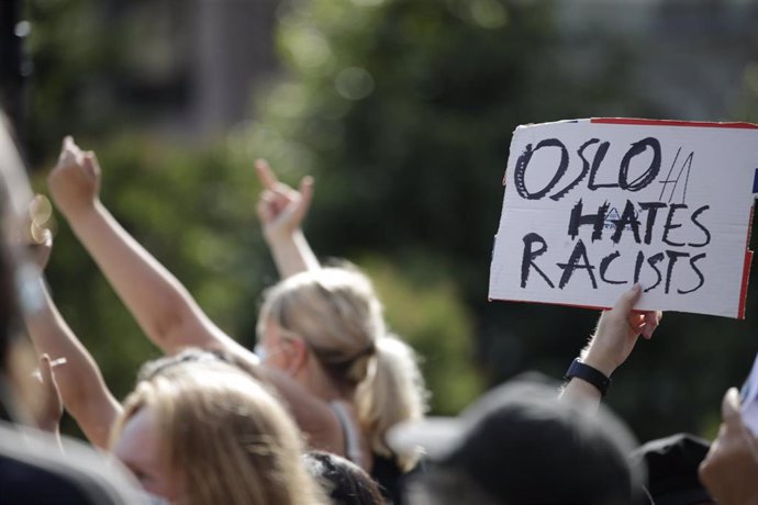 Protesta y contraprotesta contra el Islam en Oslo