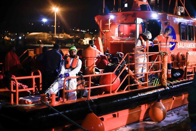 Personas rescatadas por Salvamento en una imagen de archivo.
