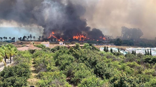 Fuego declarado en Estepona (Málaga)