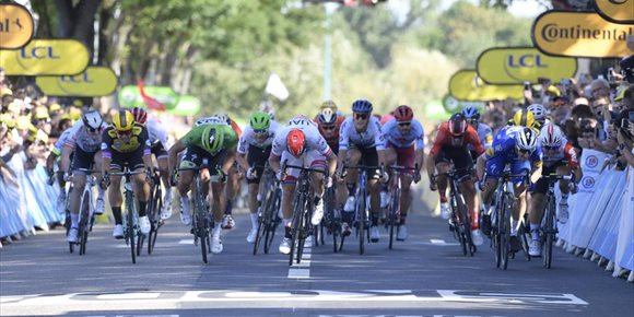 1. Kristoff gana en Niza en un estresante inicio del Tour