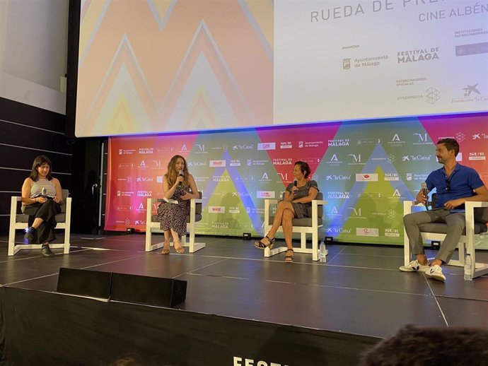 El equipo de  'Las niñas', ganadora de la Biznaga de Oro a Mejor Película del Festival de Málaga, en rueda de prensa