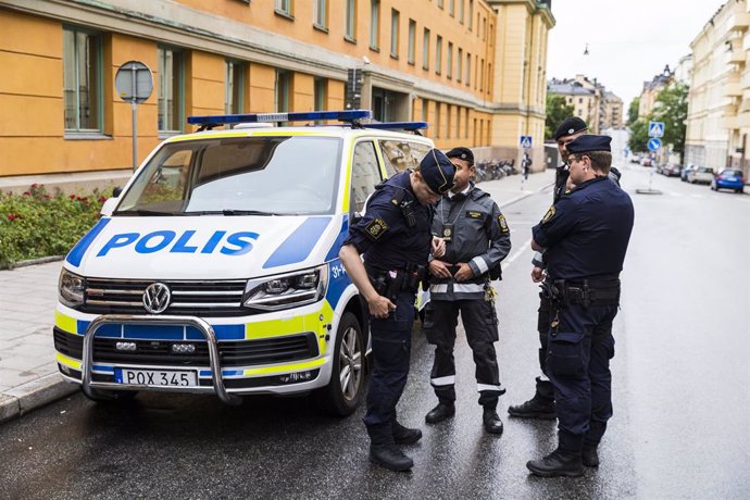 Suecia.- Disturbios entre policías y antifascistas que protestaban por la quema 