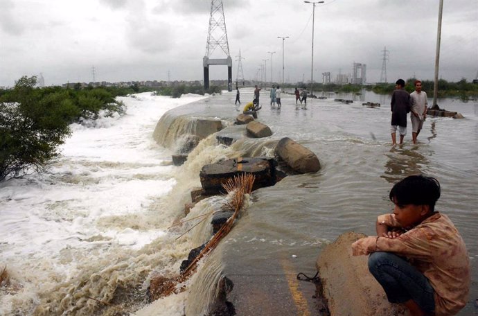 Pakistán.- Comienza la evacuación de miles de personas en el centro de Pakistán 