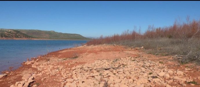 Cultura autoriza una intervención urgente para conservar los restos hallados en el embalse del Giribaile