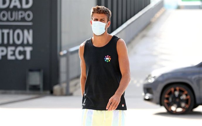 Piqué llegando a la Ciudad Deportiva del Barcelona
