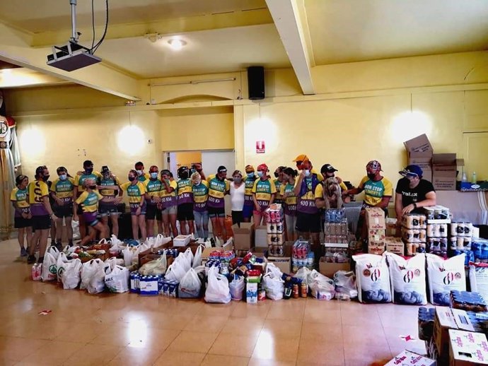 Els voluntaris del repte de 600 quilmetres a peu del Banc dels Aliments de Tarragona, que ha recaptat 10.000 quilos d'aliments.