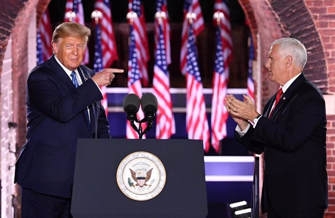 El presidente de EEUU, Donald Trump, junto a su vicepresidente, Mike Pence, durante la tercera noche de la Convención Nacional Republicana.