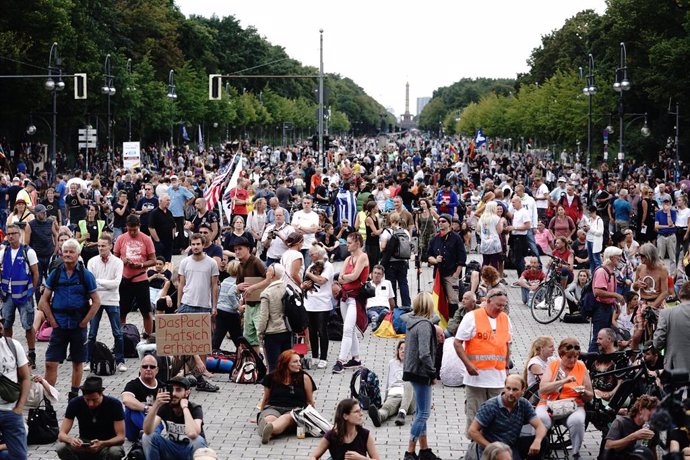 Coronavirus.- Nuevas manifestaciones negacionistas recorren las calles de Berlín