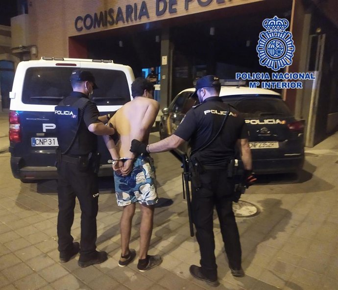 La Policía Nacional Detiene In Fraganti Al Presunto Autor De Robar En El Interior De Al Menos 5 Vehículos
