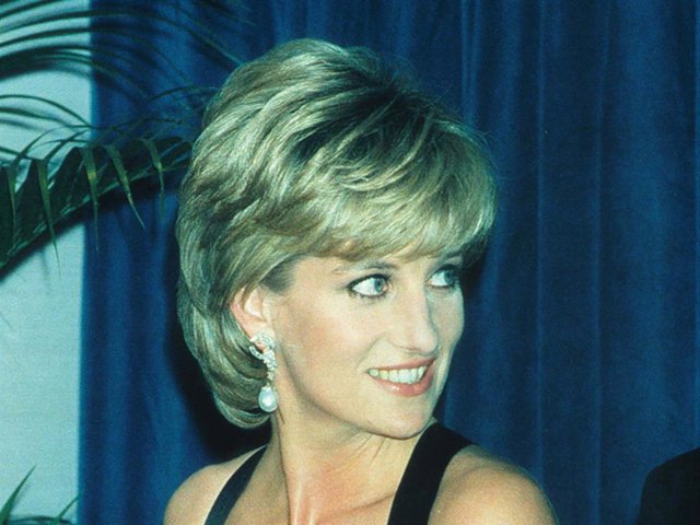 Lady Diana Spencer Stands At The 41St Annual United Cerebral Palsy Awards Gala December 11, 1995 In New York City