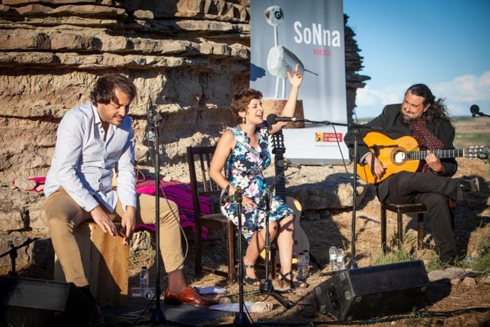 La oscense Paola Lai cierra la quinta semana del Festival SoNna Huesca con una actuación en Alcolea de Cinca.