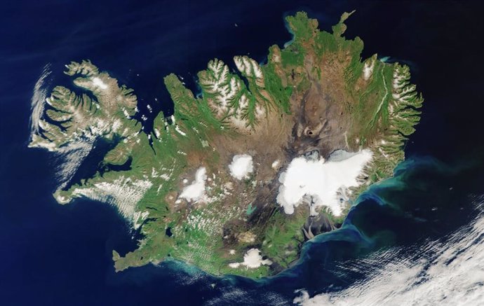 Rara imagen de Islandia libre de nubes tomada desde el espacio