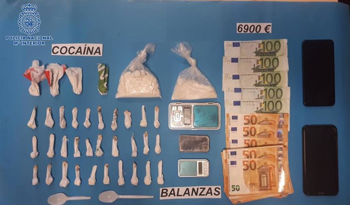 Dinero y droga intervenidos por la Policía Nacional