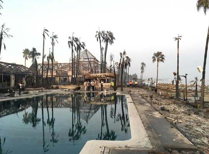 Incendio declarado en Estepona el sábado 29 de agosto, que calcinó un centro comercial