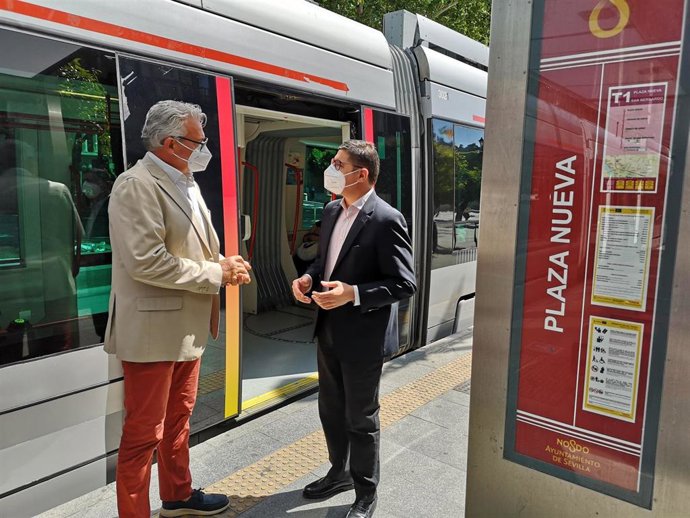 Pimentel y Aumesquet, en una parada del Metrocentro