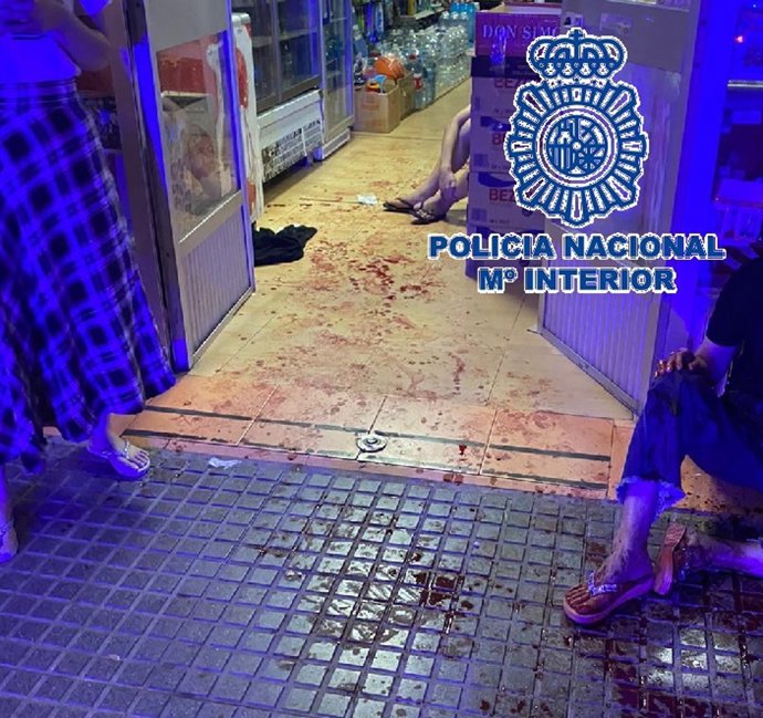 Policía Nacional Nota De Prensa Y Foto (La Policía Nacional Detiene A Cuatro Menores En Relación A La Grave Agresión A Los Responsables De Un Bazar Por El Robo De Una Botella De Whisky)