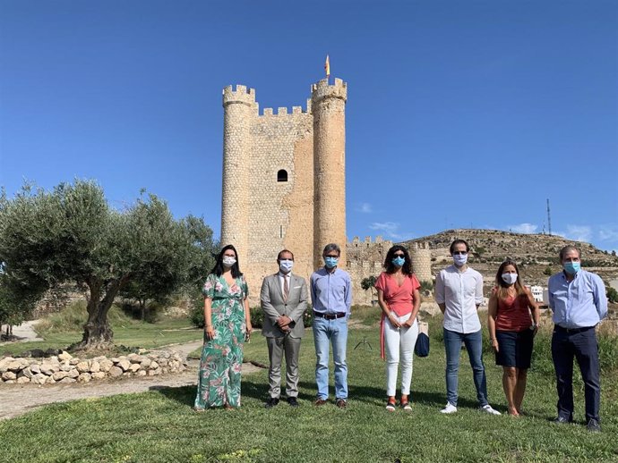 Visita del presidente de las Cortes, Pablo Bellido, a Alcalá del Júcar