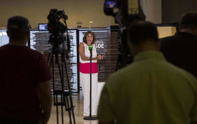 La secretaria general del PSOE de Andalucía, Susana Díaz, atiende a los medios de comunicación antes de participar en la reunión de la Comisión Ejecutiva Regional. En el hotel NH Collection, (Sevilla, Andalucía, España), a 31 de agosto de 2020.