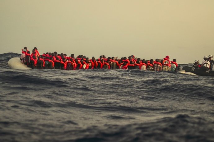 Migrantes rescatados por el 'Sea Watch 4'