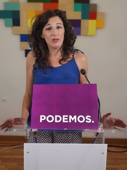 La portavoz y secretaría de servicios públicos de Podemos Andalucía, Libertad Benítez, en rueda de prensa